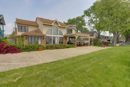 Waterfront Luna Pier Home 14 Mi to Downtown Toledo - 3-Star