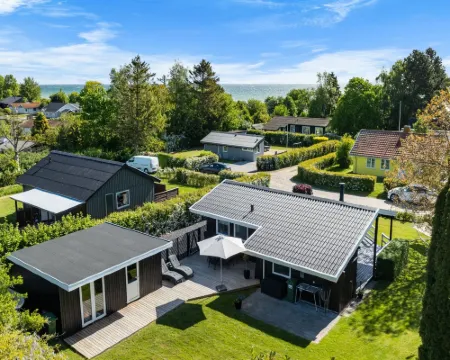 "Bjart" - 150m from the sea Hotels in Hesselager