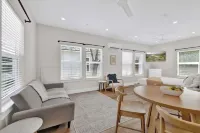 메인 스트리트까지 걸어가는 뜨거운 욕조가 있는 Grove-c