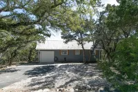Texas Charm Cottage - 1 Block from the Lake & Hill Country Views