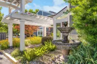 UpValley Inn & Hot Springs Napa Valley, an Ascend Collection Hotel