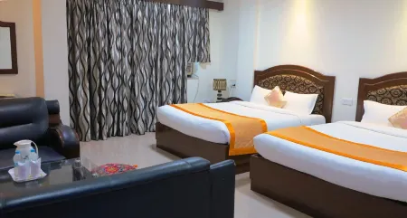 Bodhgaya Regency Hotel Отели рядом с достопримечательностью «Махабодхи»