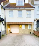 Stylish Margate Coastal Home & Parking by Adliv