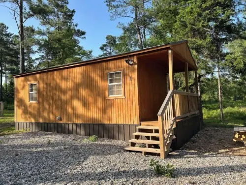 Cozy Tiny Home Cabin Near Lake Greeson & Kirby Landing – Pet-Friendly!