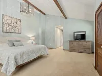 Shuttle to Village/lifts5 miles to base! Cozy Chalet! Hotels in Winhall