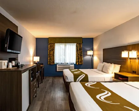 Quality Inn & Suites Tulare Hotels in Tulare