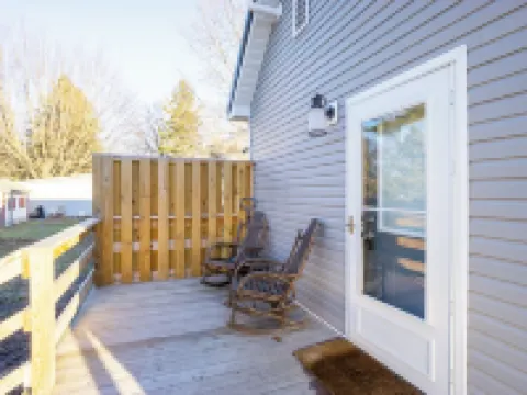 Clean, comfortable home. 馬里恩酒店