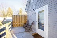 Clean, comfortable home. Hotels in Marion