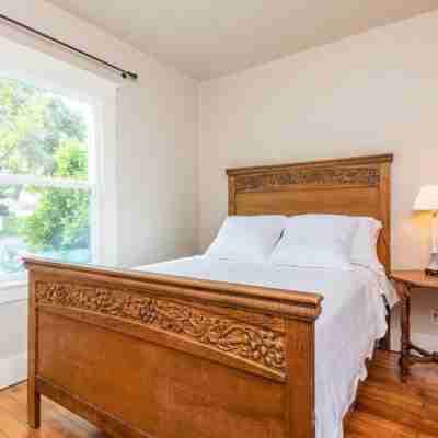 Entire House Downtown Paso Updated Craftsman - 3/2 -With Firepit and Bocce ball Rooms