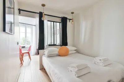 Elegant Stay Steps from Jardin du Luxembourg 瓦文地鐵站（Vavin Metro Station）附近的飯店
