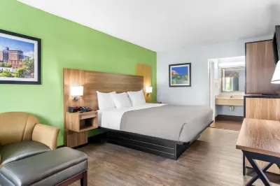Quality Inn & Suites Greenville - Haywood Mall Hotels near McPherson Park