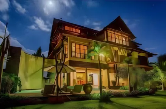 Sarin Ubud Suites by GenuineHost Các khách sạn gần Sacred Monkey Forest Sanctuary