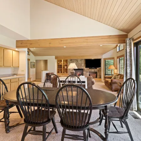 10 Tan Oak Home Features Private Hot Tub and BBQ on the Deck by RedAwning
