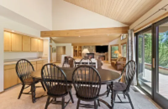 10 Tan Oak Home Features Private Hot Tub and BBQ on the Deck by RedAwning