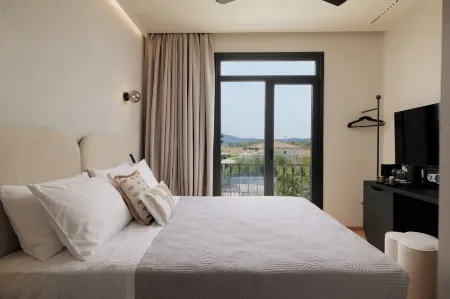 Avia Отели рядом с достопримечательностью «Нео Фрурио»