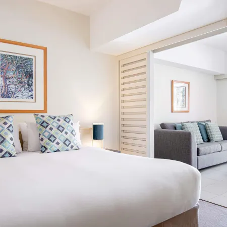 Mantra French Quarter Noosa Отели рядом с достопримечательностью «Торгово-развлекательный центр Noosa Junction»