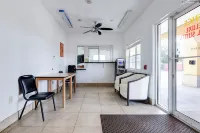 Deluxe Inn & Suites - موتيلات