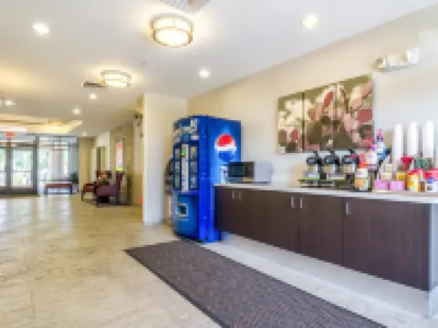 Red Roof Plus+ Tempe - Phoenix Airport Hotels in Tempe