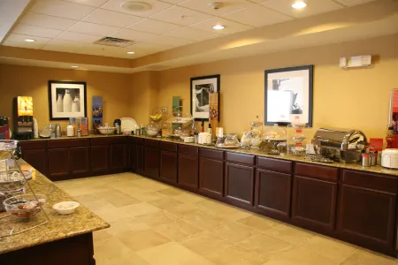 Hampton Inn Dade City - Zephyrhills Отели в г. Зефирхиллс