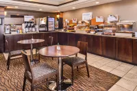 Holiday Inn Express & Suites TOPEKA WEST I-70 WANAMAKER by IHG - breakfast