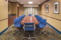 Holiday Inn Express & Suites MANCHESTER-AIRPORT by IHG