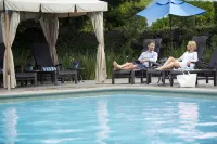 Crowne Plaza COSTA MESA ORANGE COUNTY by IHG - Pools