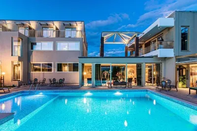 Golden Suites & Spa Hotel di 