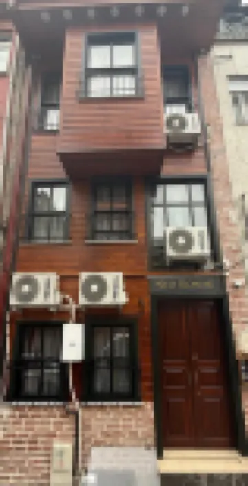 네오 코낙 예니카피 기차역 주변 호텔