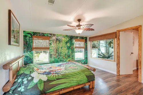 Sleep with Sloths and Lemurs! Modern Webster Home - parking