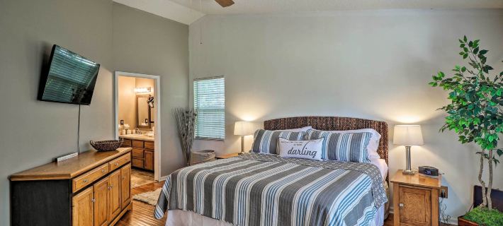 Pet-Friendly Amelia Island Home about 1 Mi to Beach! Ξενοδοχεία στην πόλη Fernandina Beach