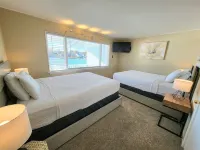 OASIS @ OCEAN BEACH PARK: 6 QUEEN BEDS