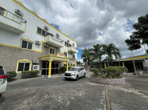 Airport Hotel Clark Экстерьер Photos