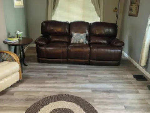 Cozy 2Br Home: with Lake Access & Work Space Hotels in Springfield Township