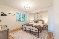 Modern Western Retreat Pet Friendly 4 bed 2 bath