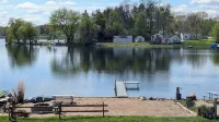 Lakeside Beach Getaway with A Gorgeous Kitchen & Dining Room with Room for 10. Hotels in Lenawee County