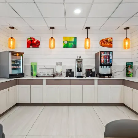 Quality Inn Airport - Cruise Port