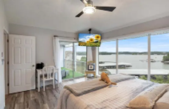 Penthouse Level Condo w/ Lake & Pool Views, Tennis & Pickleball