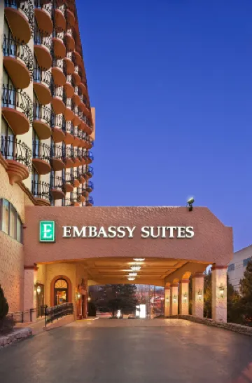 Embassy Suites by Hilton Kansas City Plaza