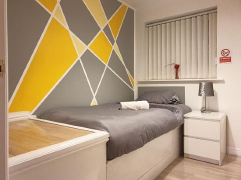 Charming Liverpool Home With Gardens and Parking