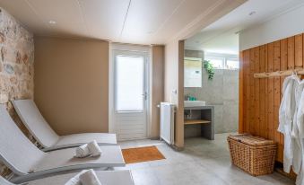 Luxury 10-person Family Villa