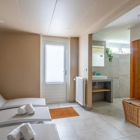 Luxury 10-person Family Villa