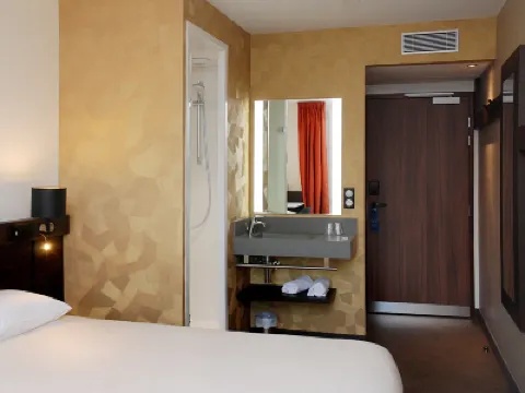 Ibis Budget Annecy Poisy โรงแรมในโอต-ซาวัว