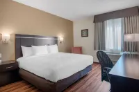 Econo Lodge Inn & Suites