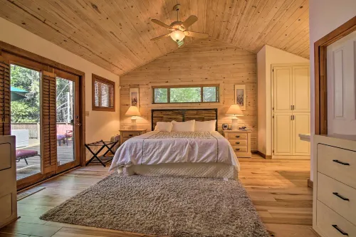 5 Mi to Hiking: Custom Cabin w/ Deck in Arnold! - Balcony