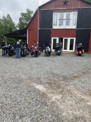 Barndominium in Murphy NC--pet friendly, many activities on property and nearby. - 4-Sterne