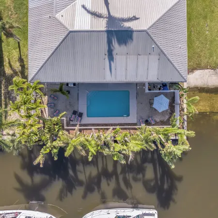 Bokeelia Island Oasis Waterfront, Private Dock!