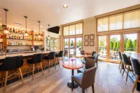 The Lodge at Columbia Point - bar