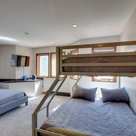 Bright Downtown Telluride Condo - Steps to Lift!
