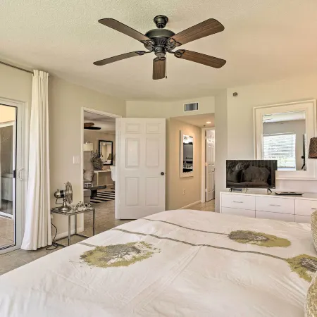Jupiter Condo w/ Pool Access, Walk to Beach!