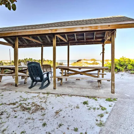 Steps to Beach, Cabana: Indian Shores Cottage